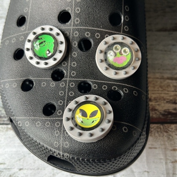 Men’s Crocs Ron English Black with Fun Charms Size-11 - Picture 8 of 11